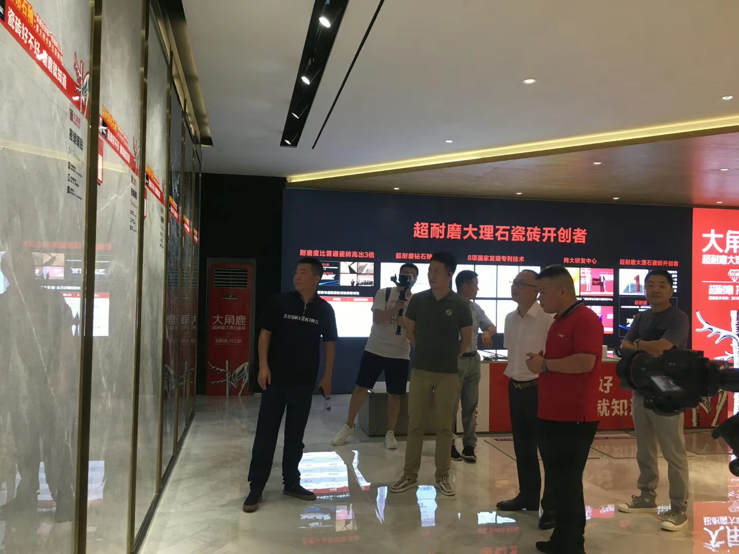 蕾丝视频污版超耐磨大理石瓷砖