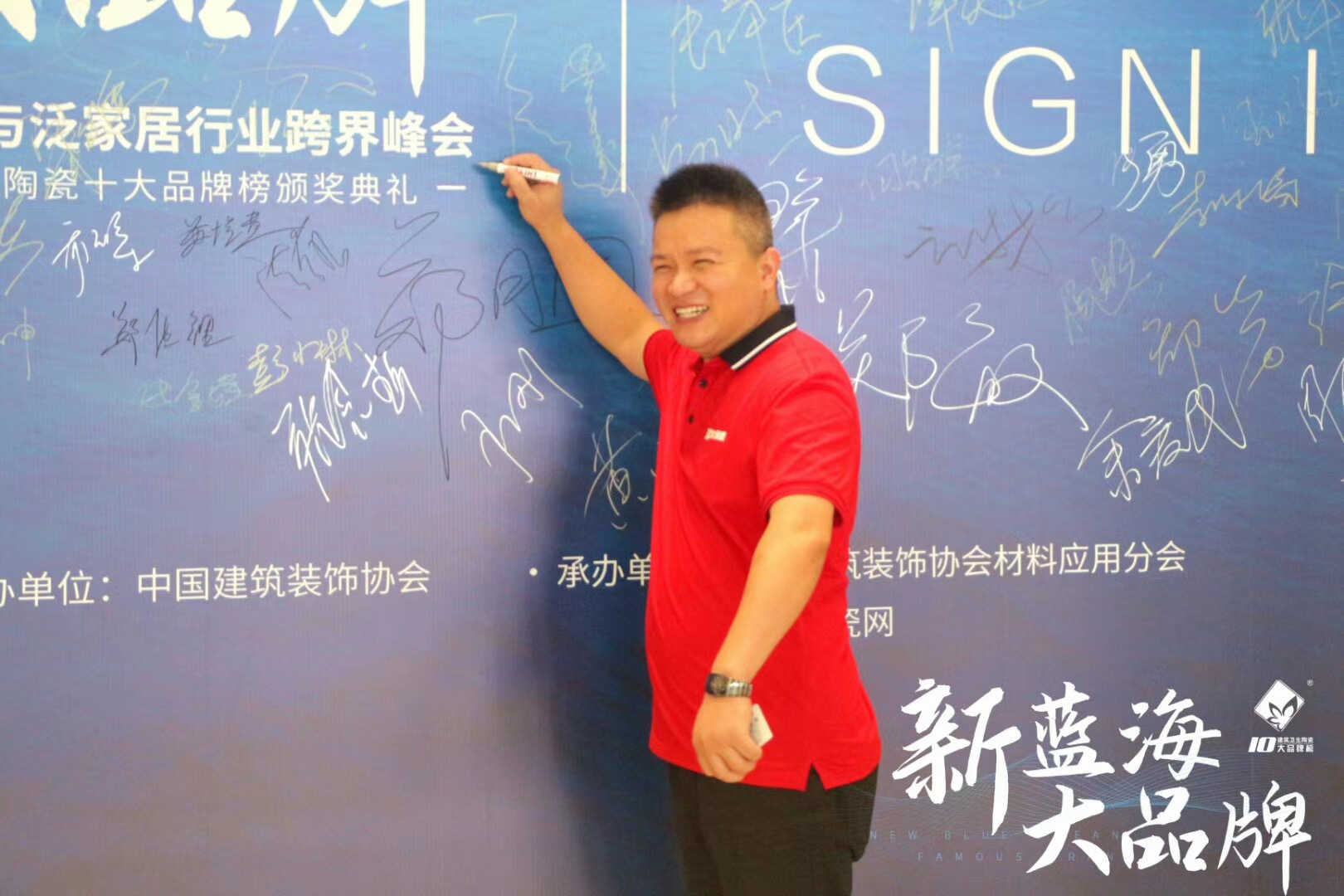 蕾丝视频污版超耐磨大理石瓷砖